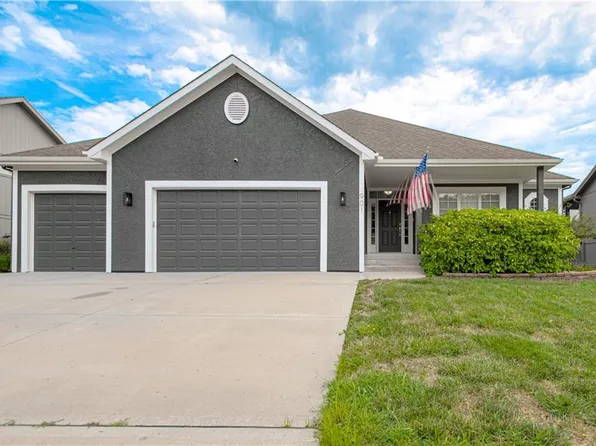 901 Chisam Rd, Kearney, MO 64060
