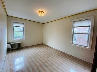 3033 43rd St #3, Astoria, NY