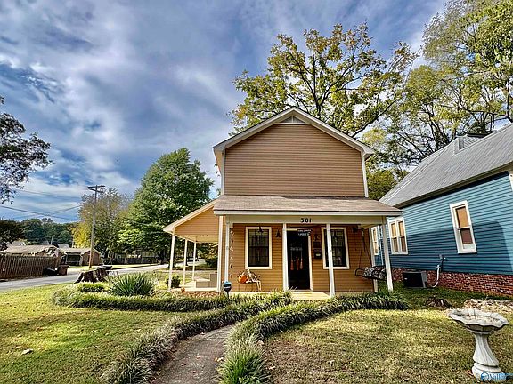 3rd image of 301 Oak St NE