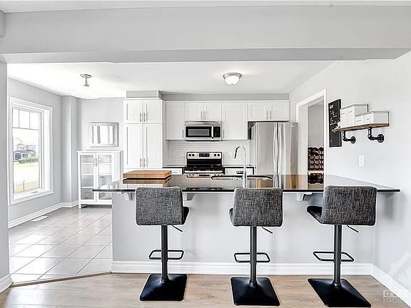 5th image of 369 Sweetfern Cres