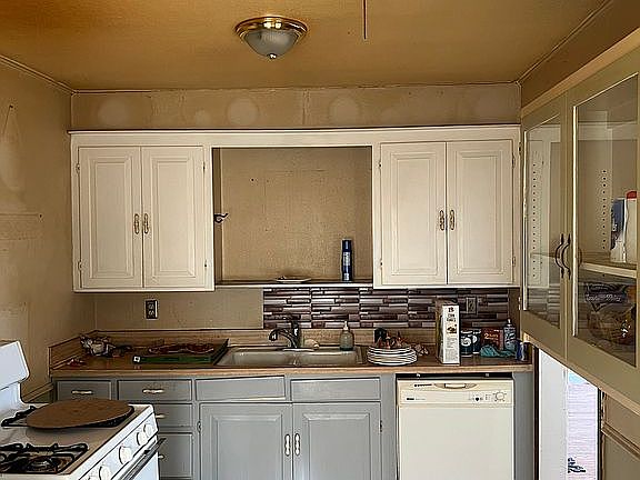3rd image of 810 S Hill St