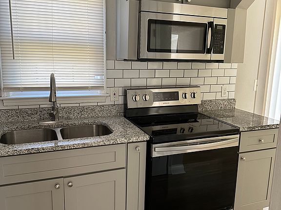 SS Appliance in Kitchen 
Shaker Cabinets