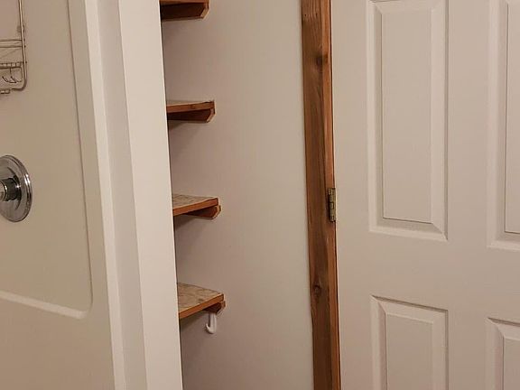 4th image of 29 N Franklin St Floor 3