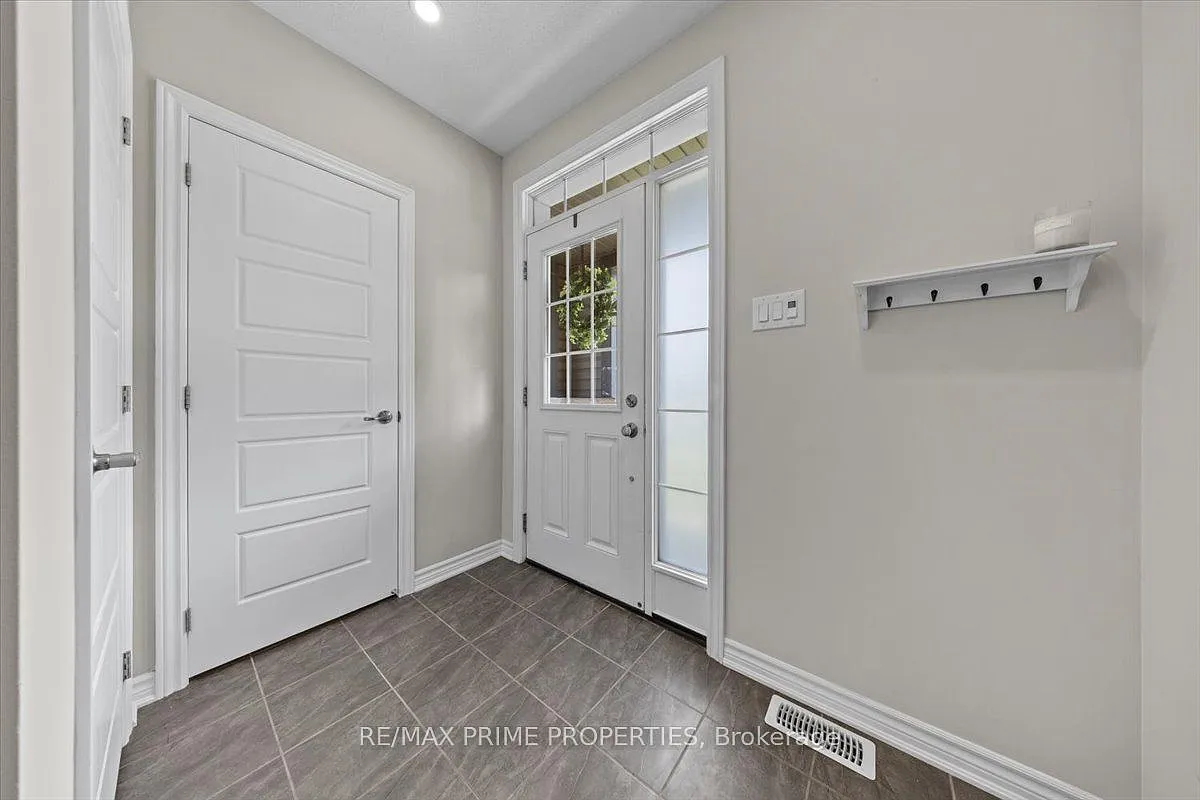 3 bed, $2,900 — Photo 2