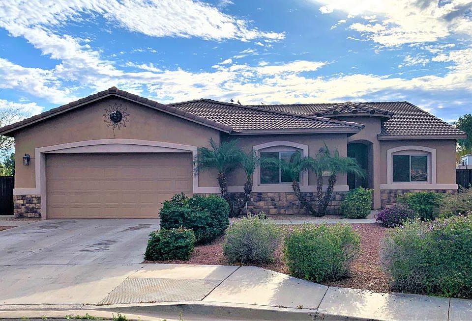 1st image of 344 N Chatsworth Cir
