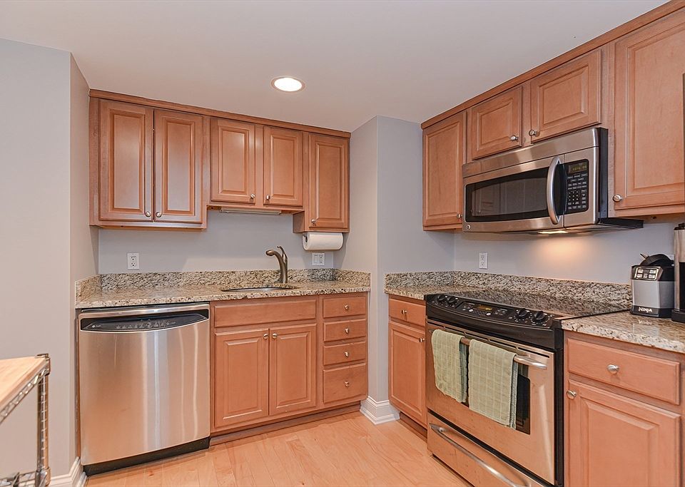 1st image of 20 Chapel St APT B313