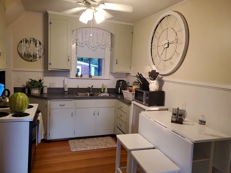 727 Main St #1 — Photo 7