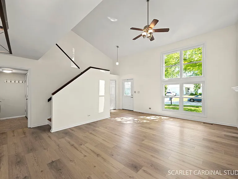 315 Newport Ln — Photo 3