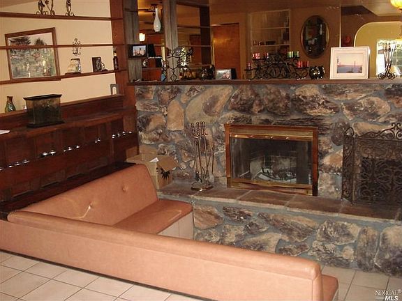 5th image of 2221 Mari Ln