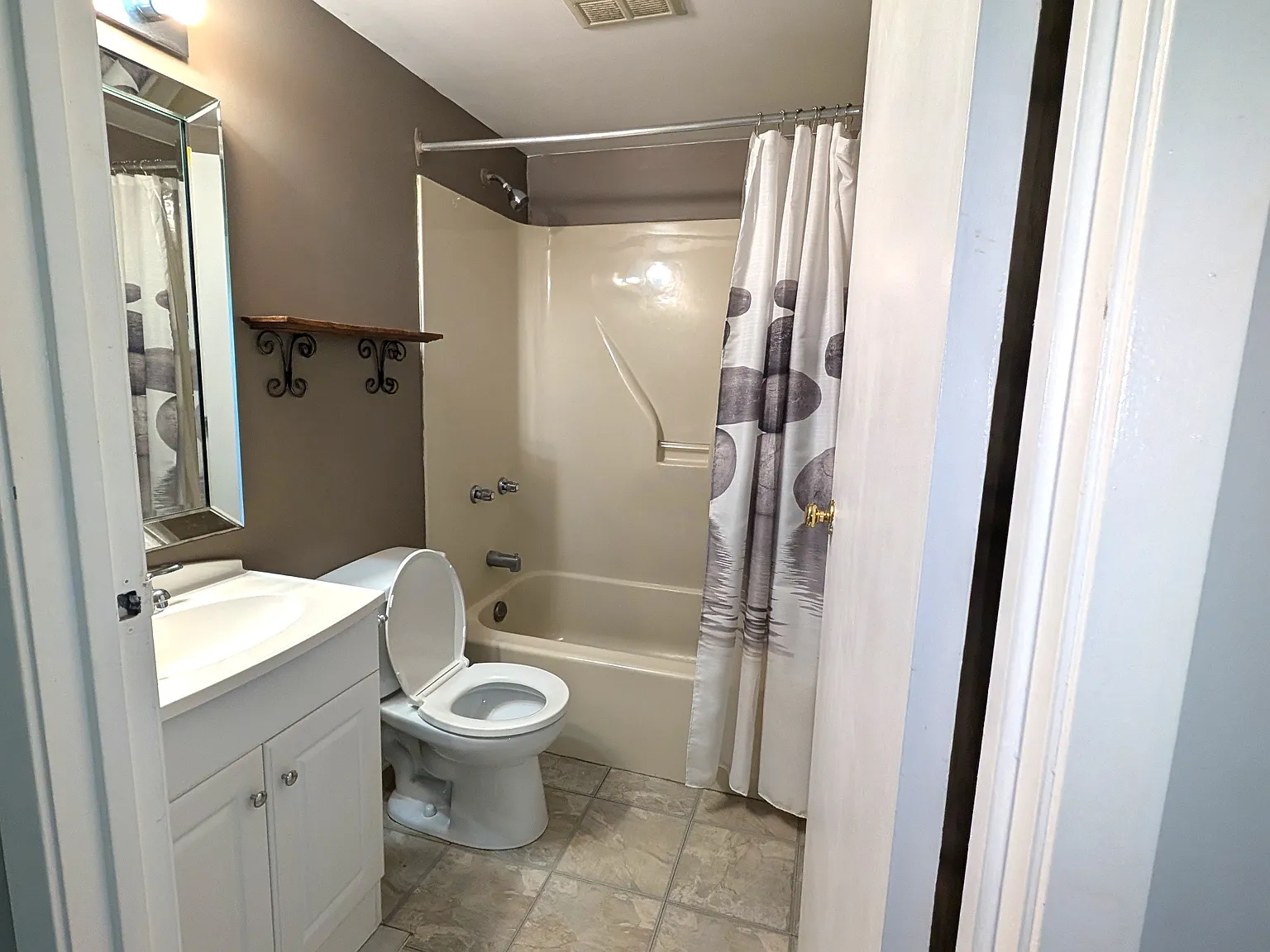 1 bed, 800 sqft, $1,585 — Photo 3