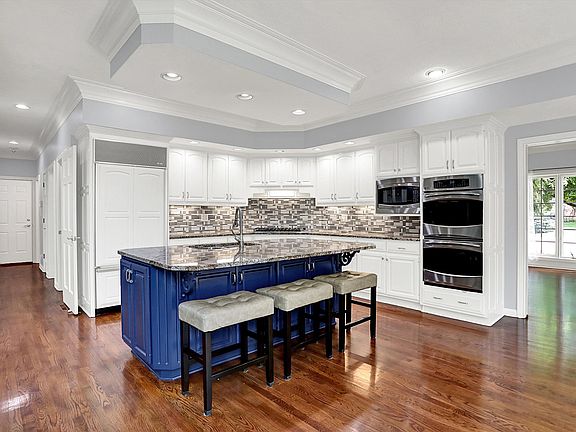5th image of 12899 Brighton Ave