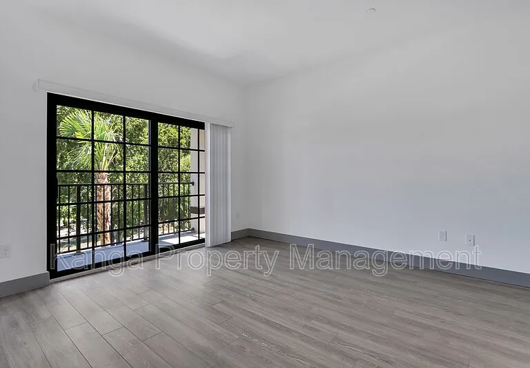 630 NE 14th Ct #205 — Photo 6