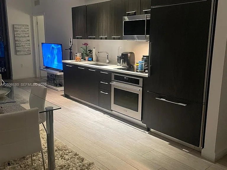 45 SW 9th St #1409 — Photo 3
