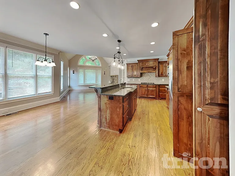 5840 Cool Springs Dr — Photo 7