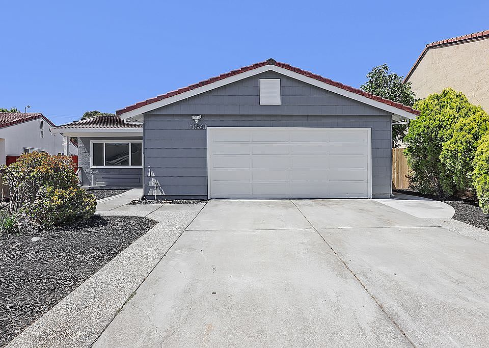 1st image of 30943 Periwinkle Dr