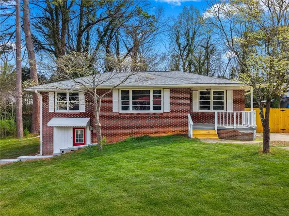 99 Hilltop Ln, Toccoa, GA 30577