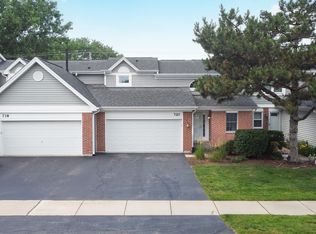 720 Hoover Dr, Carol Stream, IL 60188