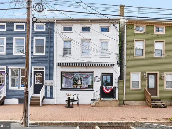 88 Clinton St, Delaware City, DE 19706