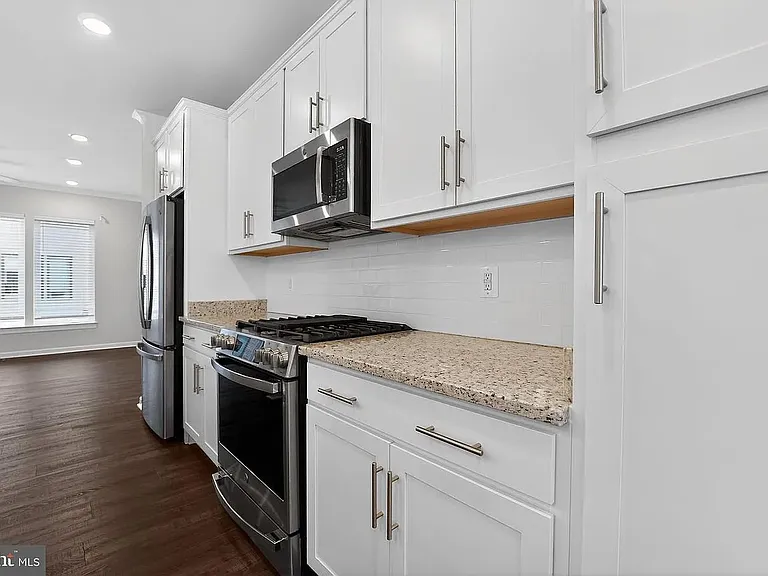 8041 Baxter St — Photo 5