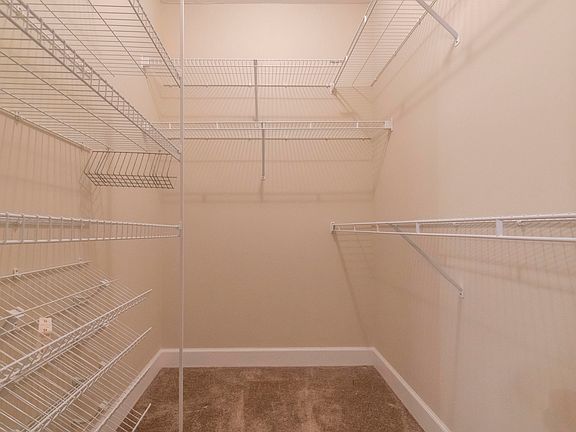3rd image of 102 Leigh Ln APT 4