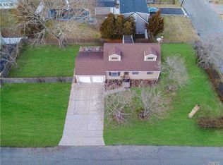 17 Runyon St, Bay Shore, NY 11706