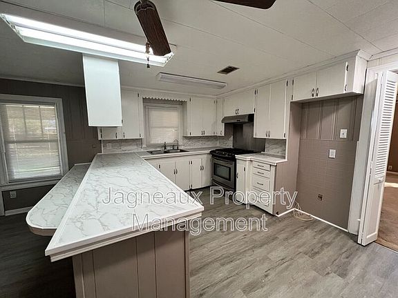 5th image of 3105 Deaton St