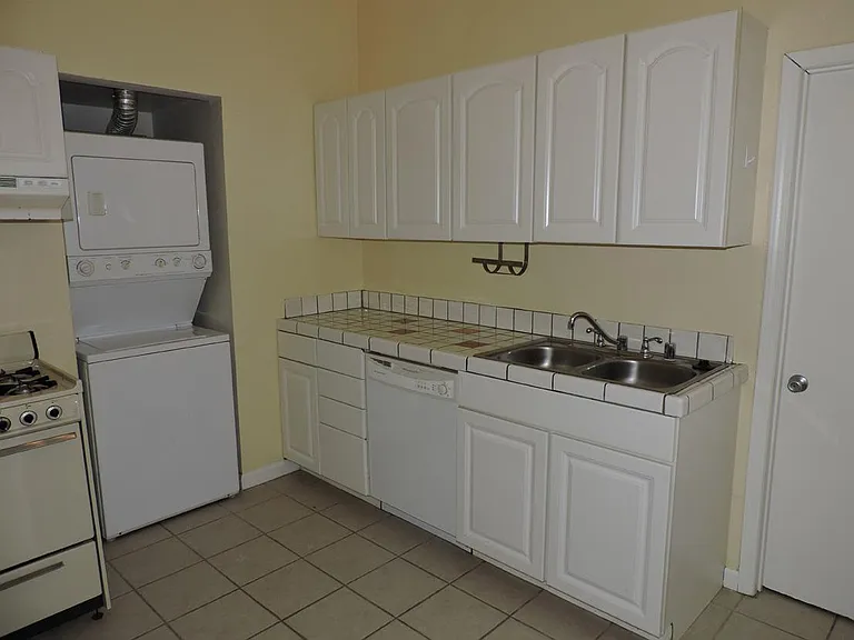 1505 E St #B — Photo 9
