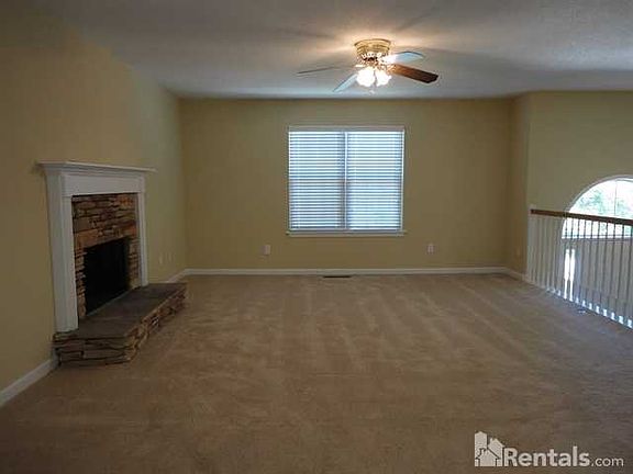 2nd image of 2766 Horseshoe