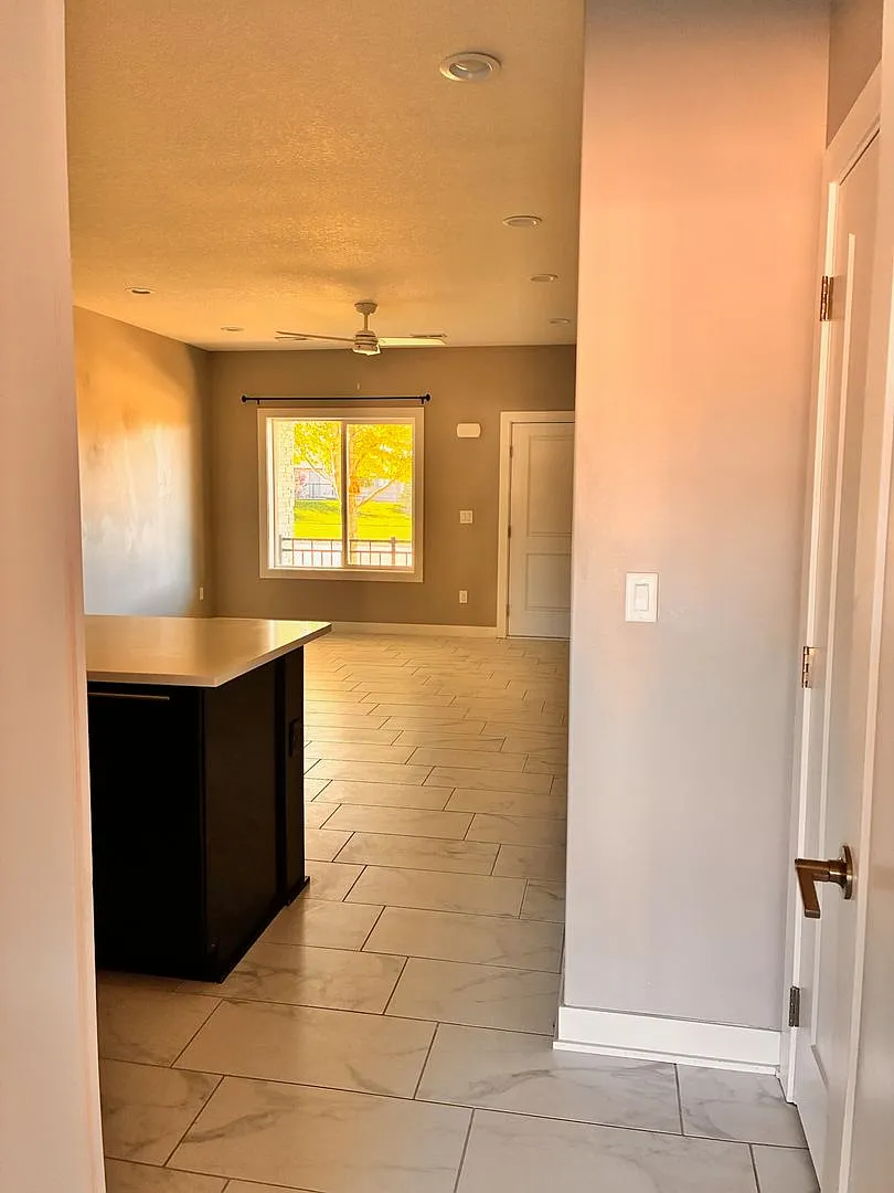 750 SE Westown Parkway — Photo 3