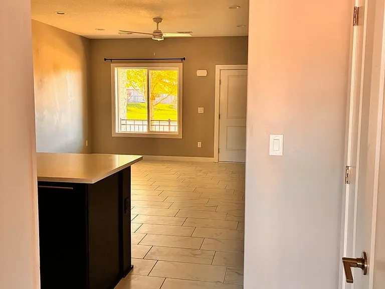 750 SE Westown Pkwy — Photo 3