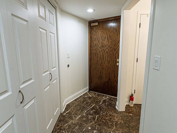 3rd image of 905 Center St Unit 208