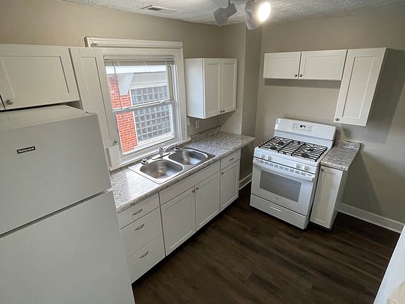 3rd image of 299 1/2 N State St #299-1/2