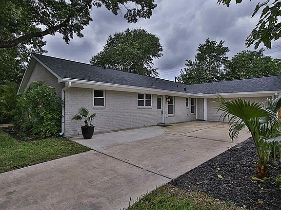 4th image of 2410 Briarbrook Dr