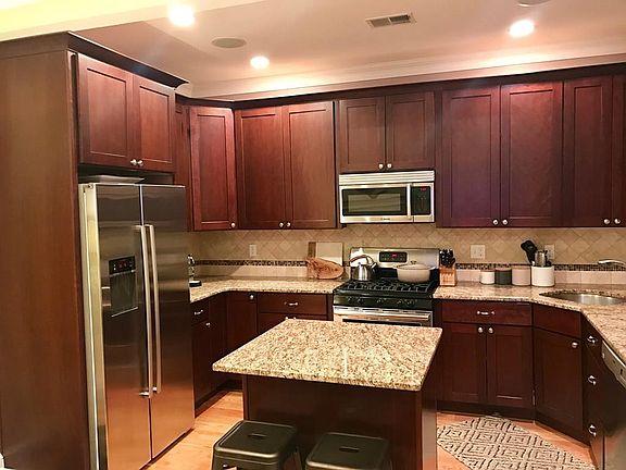 5th image of 832 E 2nd St #2