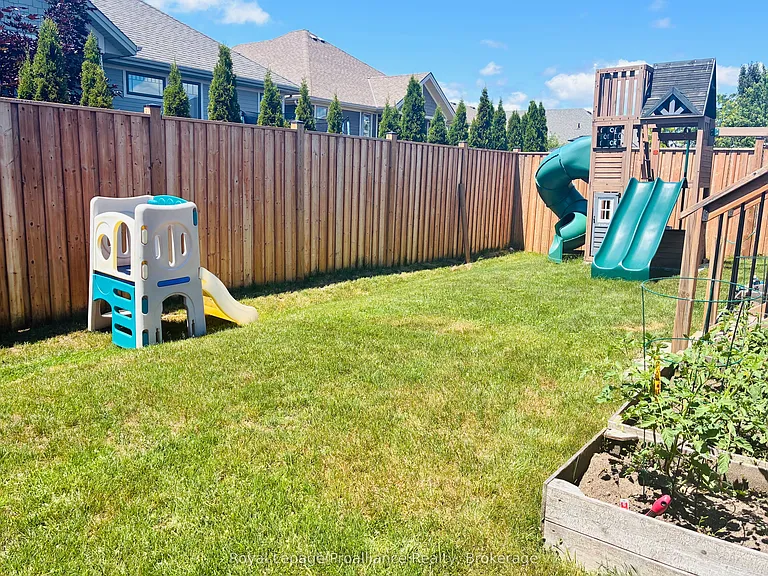 48 Mercedes Dr — Photo 41