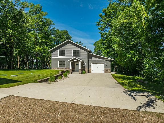 2nd image of 44555 Crystal Hills Way