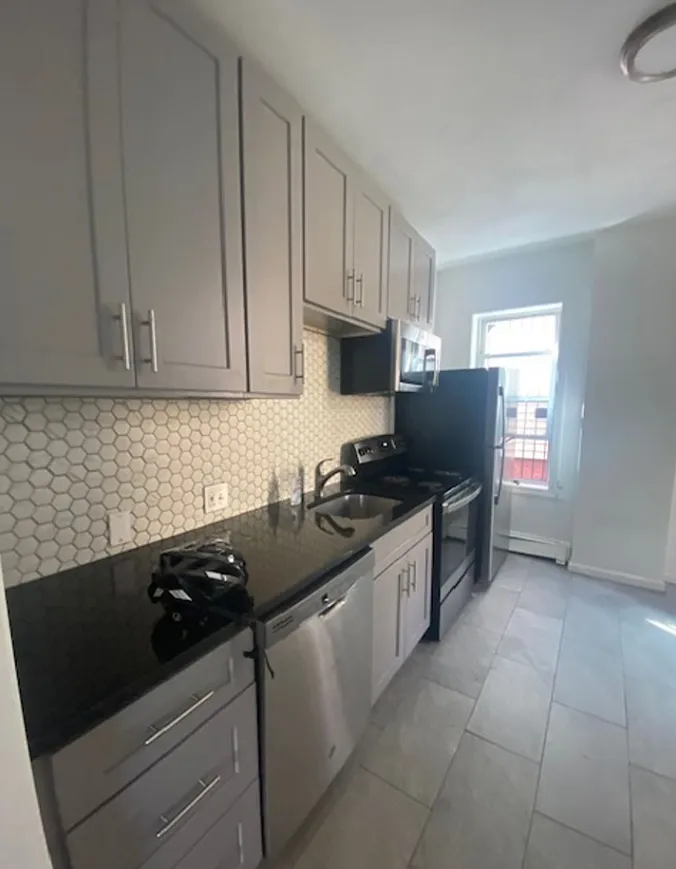 2 bed, 900 sqft, $3,600 — Photo 1