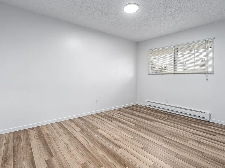 10417 E 4th Ave — Photo 8