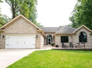 7066 W Oakmeadow Dr, La Porte, IN 46350