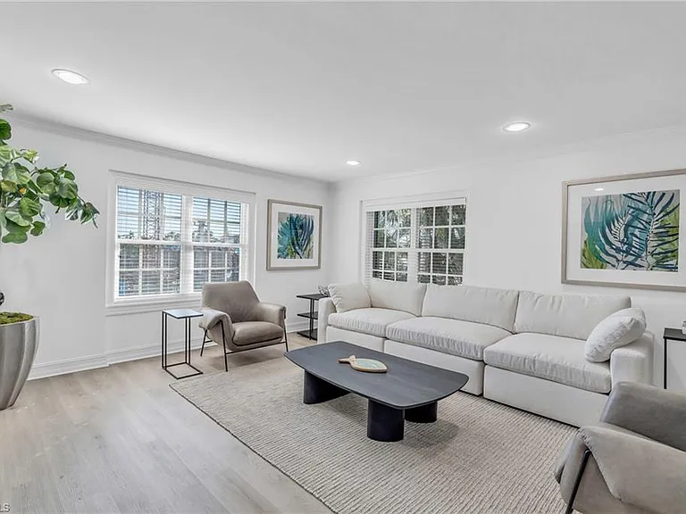 271 Broad Ave S #203 — Photo 1