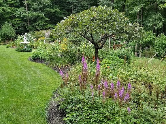 Sweeping garden beds