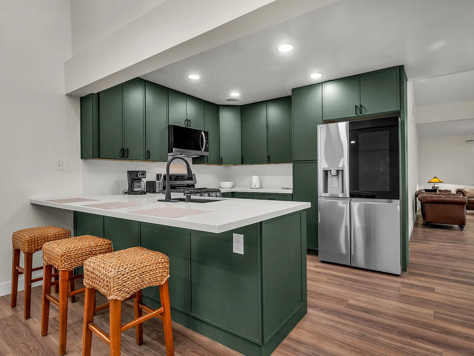 4 bed, 2154 sqft, $8,000 — Photo 4