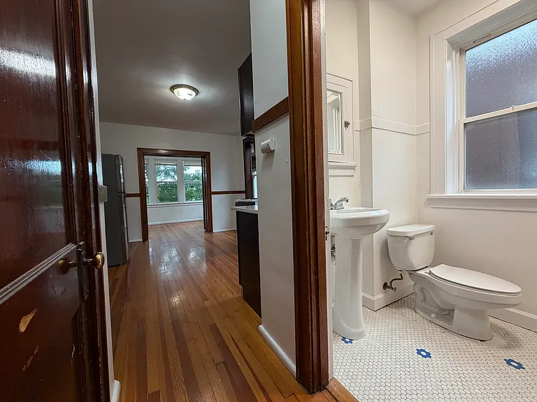 3704 Fairview Ave #2W — Photo 45