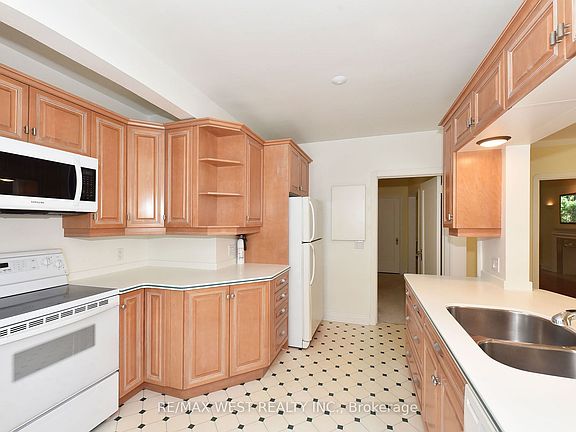 5th image of 7 Otter Cres Floor 2