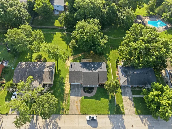 1104 Falcon Dr, Columbia, MO 65201