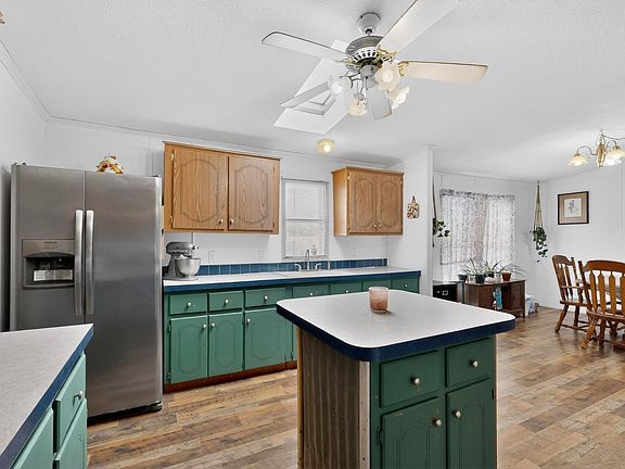 3rd image of 28 Community Rd