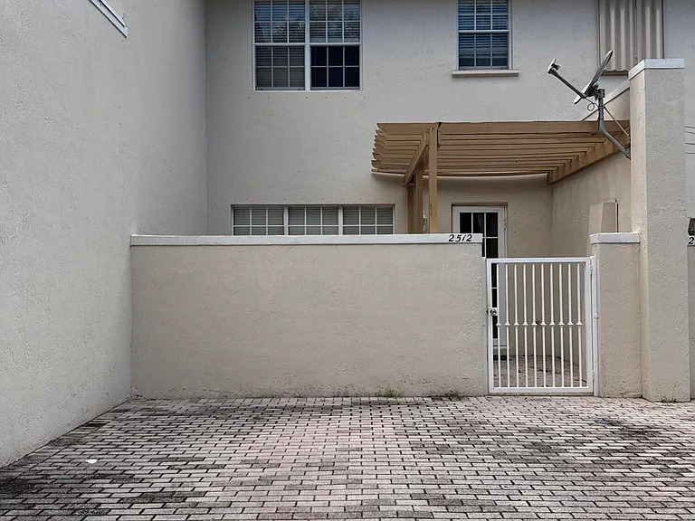 2512 NW 4th St — Photo 17