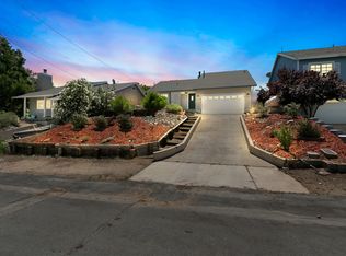 42732 Bluehills Dr, Lake Hughes, CA 93532