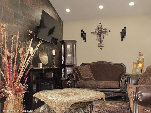 4th image of 5012 Fleming Ct