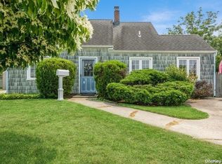 66 Haven Ln, Levittown, NY 11756